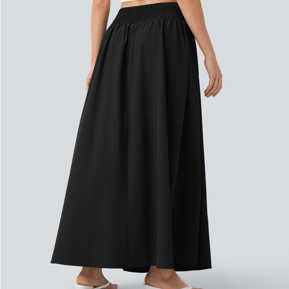 HALARA High Waisted Decorative Pocket Shirred Flowy Maxi Skirt - Picture 2 of 4